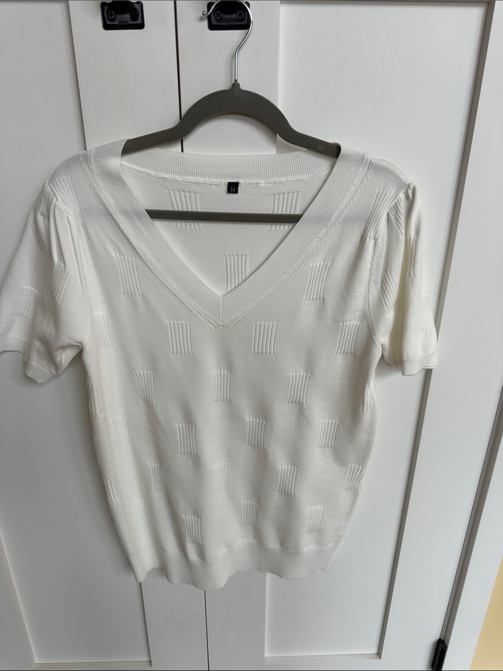 LOFT Cream V-Neck Short Sleeve Knit Top Size M